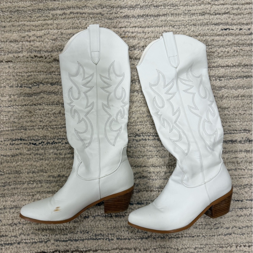 White Western-Style Women's Boots - Picture 4 of 8